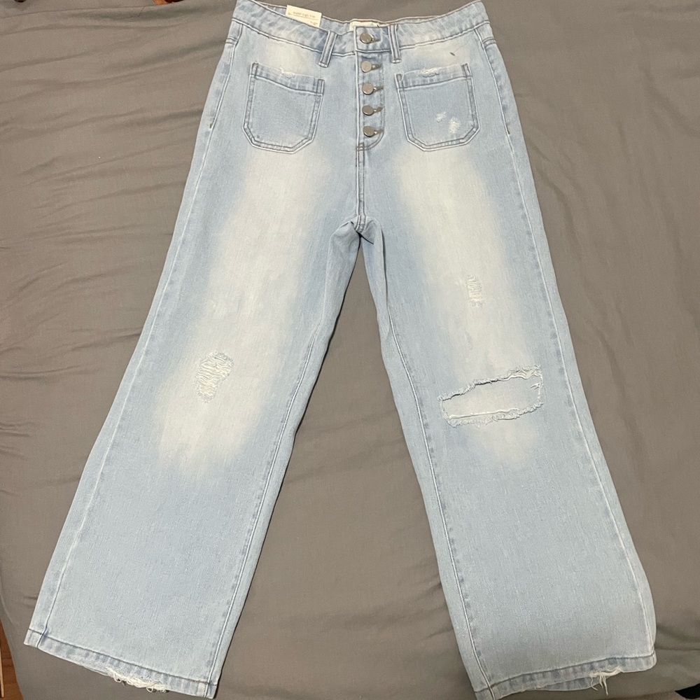 Light wash wide leg jeans 👖